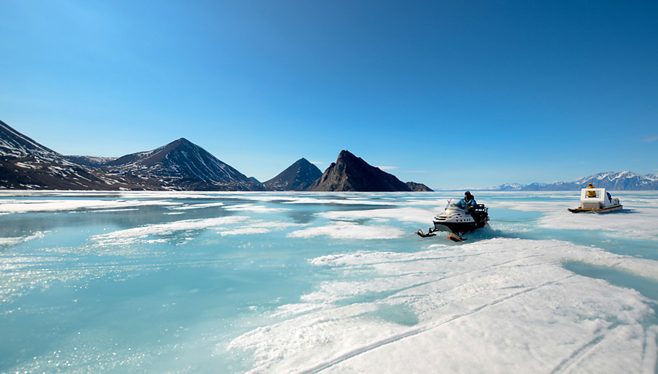 Rasant war die Fahrt mit den Skidoos und Schlitten von Pond Inlet zur Eiskante.