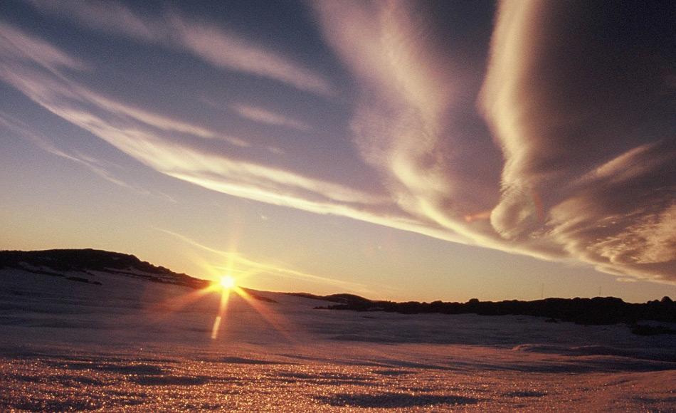 Eine alltägliche Erscheinunge sonstwo auf der Welt ist in der Antarktis etwas ganz besonderes - den Sonnenaufgang. (Foto: Katja Riedel)