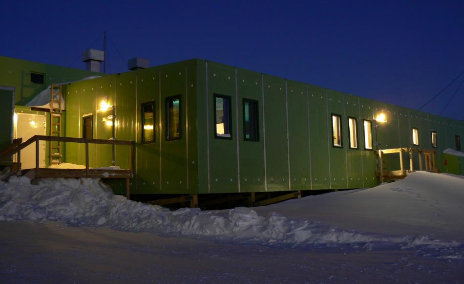 Im Winter während der Dunkelheit der Polarnacht wird Scott Base zum gemütlichen Rückzugsort. (Foto: Katja Riedel)