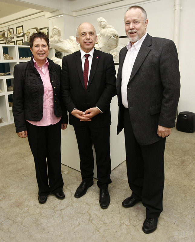 Heiner + Rosamaria Kubny mit Ueli Maurer. «Was, s ie sind von PolarNEWS, das liegt auch bei uns zuhause herum», meinte Uli Maurer etwas überrascht.